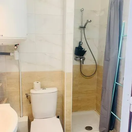 Studio Lumineux Avec Coin Nuit A Appartement